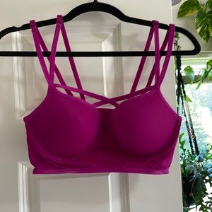 Sports bra with adjustable straps and underwire for support large soft stretchy